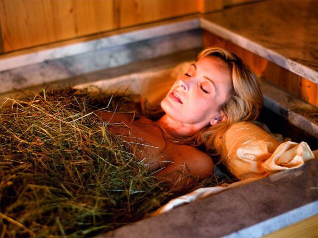 Il trattamento dell'artrosi dell'articolazione del ginocchio a casa può essere effettuato utilizzando bagni curativi